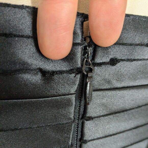 BCBG Prom Dress Maxi Gown 10 Black Ruffle Strapless Glam Goth Satin Tier Classic - Picture 13 of 14